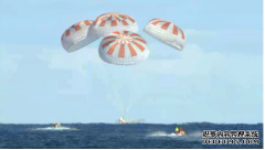 <b>杏耀注册,SpaceX宇航员龙在历史性的试飞后溅落下</b>