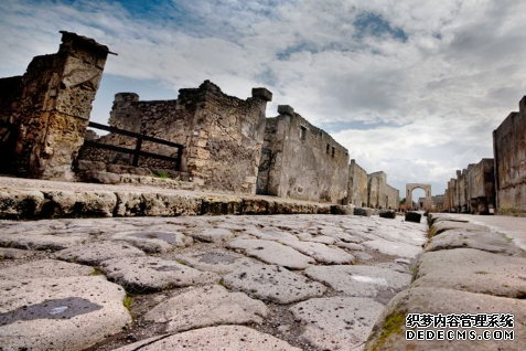 杏耀平台 前方道路施工
