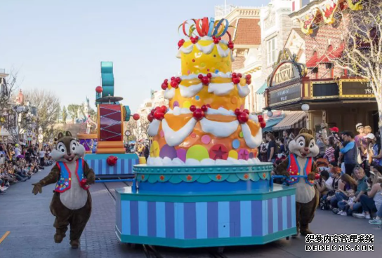 杏耀注册 在迪斯尼乐园庆祝你