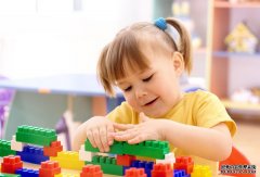 <b>适合婴幼儿的最佳益智玩具和游戏</b>