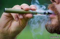 <b>另有一人死于与电子烟有关的疾病</b>