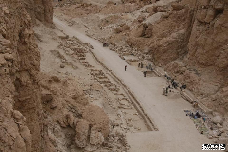 杏3娱乐注册 2具木乃伊在古埃及墓地出土,图坦卡蒙国王和其他皇室成员埋葬于此