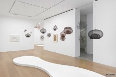 <b>鲁思·阿萨杏耀开户瓦(Ruth Asawa)的蜿蜒雕塑取</b>