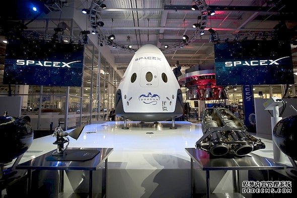 杏耀注册马斯克表示,SpaceX火箭爆炸可能是由支柱故障引起的