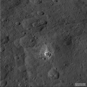 <b>谷神星上的水冰使人们杏耀对埋藏的海洋有了更</b>