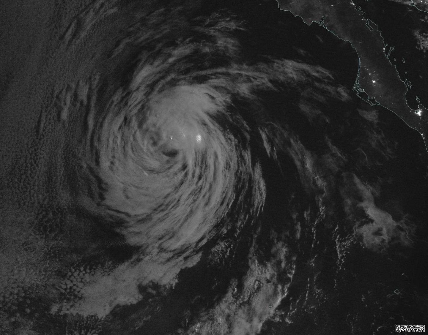 美国国家航空航天局和国家杏耀app海洋和大气局的卫星夜间图像帮助确认了Elida现在是后热带地区