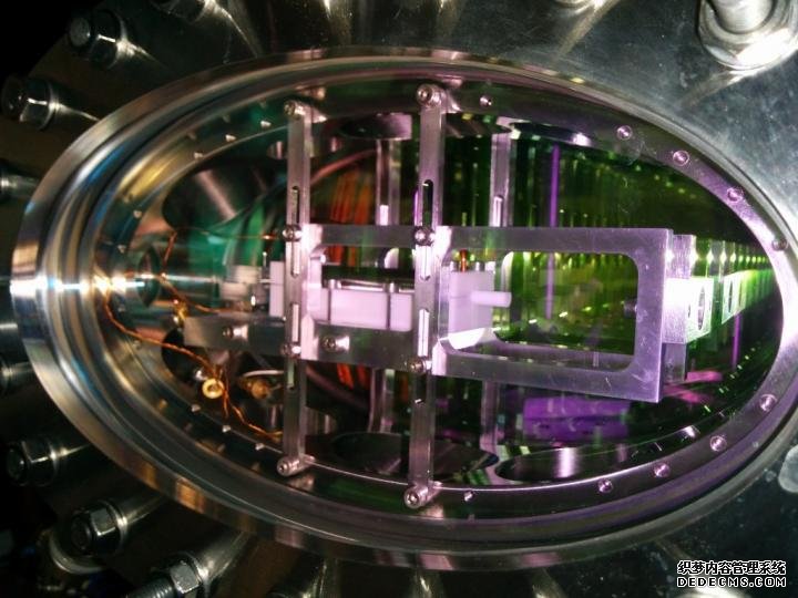 量子物理学杏耀招代理:物理学家成功地实现了存储光的受控传输