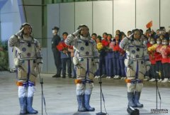 <b>沐鸣在线登录太空“出差”归来 神十五乘组凯旋</b>