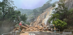 <b>世紀暴雨｜黑雨警告逾16小時破紀錄 天文台：沐</b>