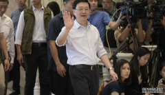<b>香港夜繽紛︱李家超：務實看待市民外遊 對港人</b>