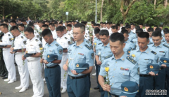 <b>解放軍駐港部隊聯同中小學師生到烏蛟騰烈士紀</b>