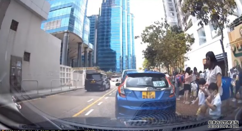 2号站平台接送子女放學過馬路捱車撞 母肉身擋車護子 硬食撞擊力送院|車CAM直擊